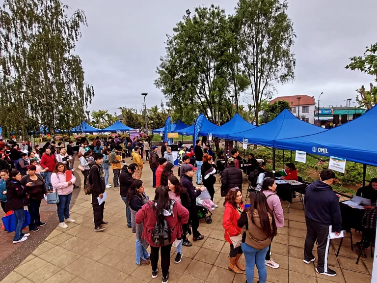 MÁS DE CINCO MIL PERSONAS ASISTIERON A FERIA LABORAL Y VOCACIONAL DE PITRUFQUÉN